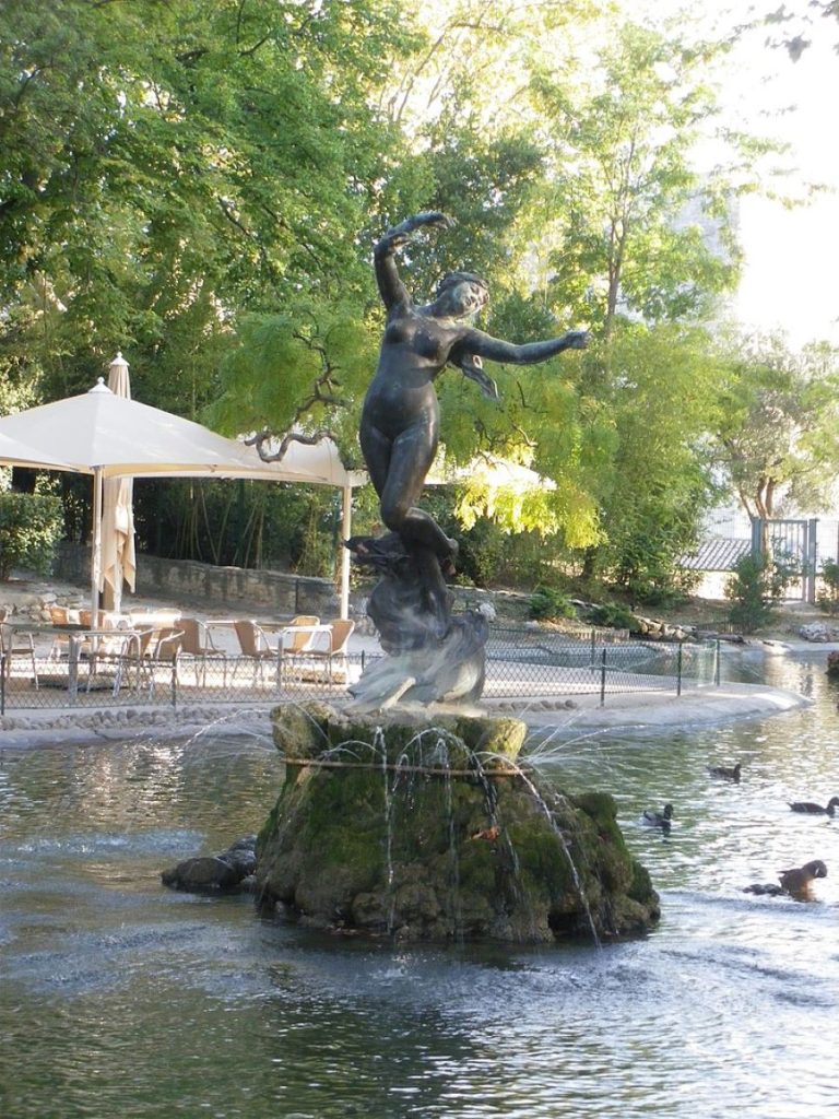Fontaine jardin des doms