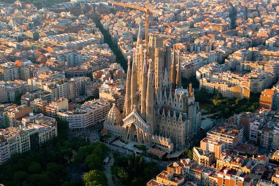 L’Espagne en camping-car, van ou fourgon aménagé : un road trip aux mille couleurs !